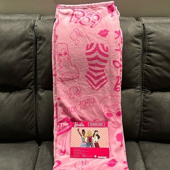 NWT! BARBIE Barbie Doll PINK 1959 PLUSH OVERSIZED 50X 70 Throw Blanket - Picture 2 of 9